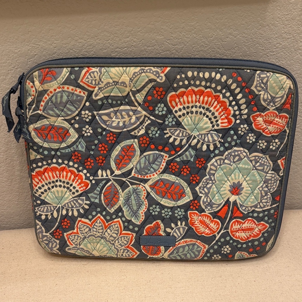 Vera Bradley Nomadic Floral Gray & Peach Print Laptop Zippered Bag Case